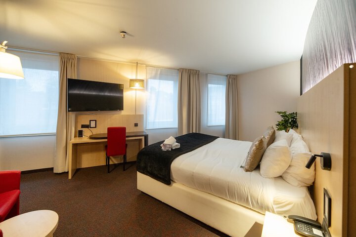 Room 34 of 65