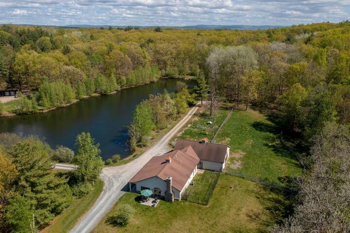 Modern Farm Home 2hr NYC BOS Peaceful Wifi