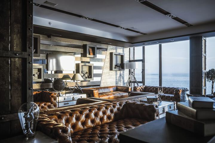 Guest Lobby