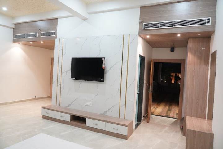 Room 15 of 60