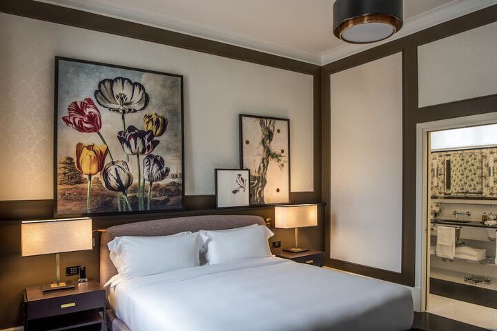 Room 12 of 79