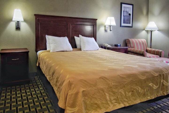 1 King Bed (12 of 13)