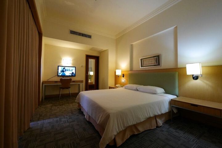 Room 6 of 32