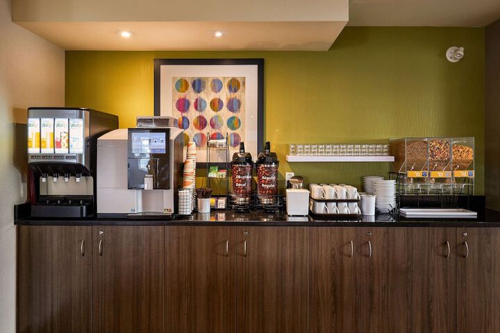 Breakfast/Coffee Service 35 of 40