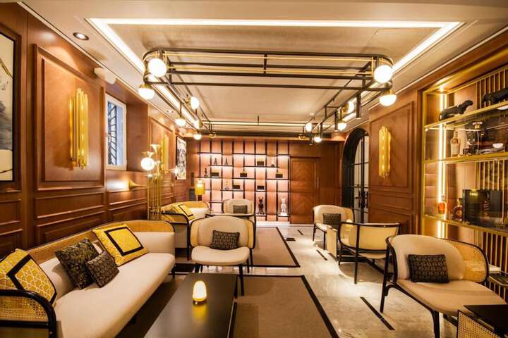 Lounge 90 of 104
