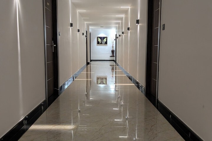 Room 27 of 76