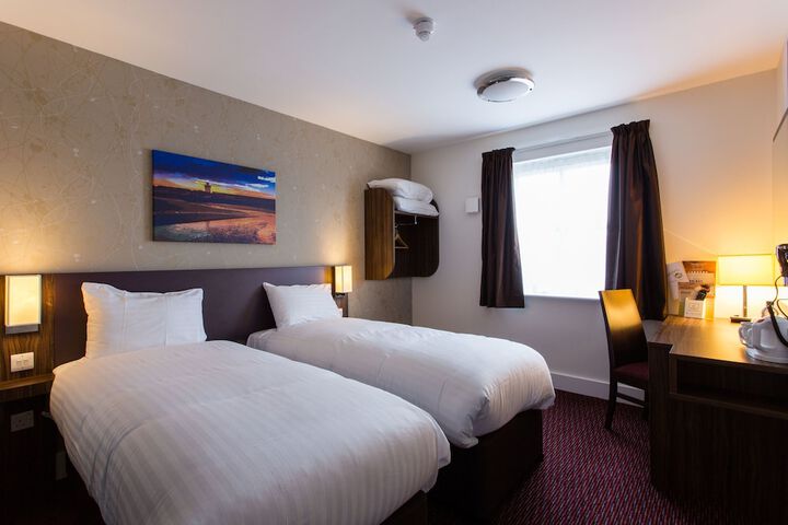 Room 9 of 30
