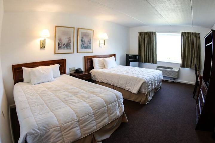 2 Queen Beds (11 of 13)
