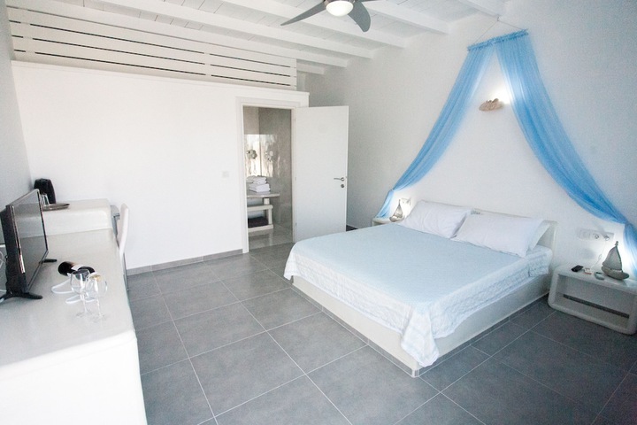 Room 4 of 104