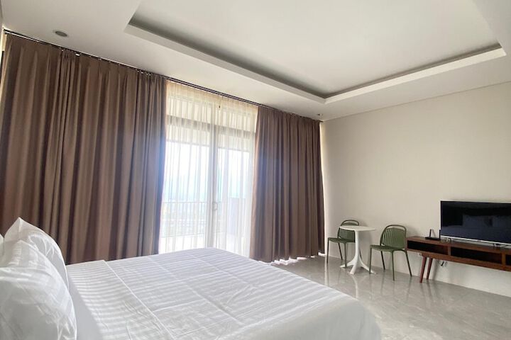 Room 6 of 14