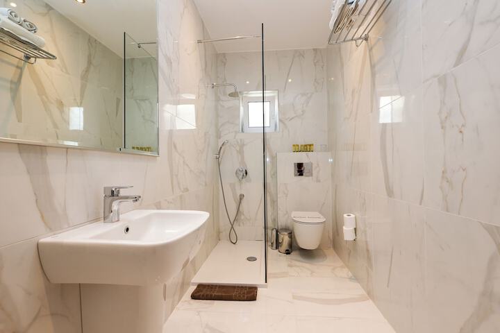 Room 35 of 71