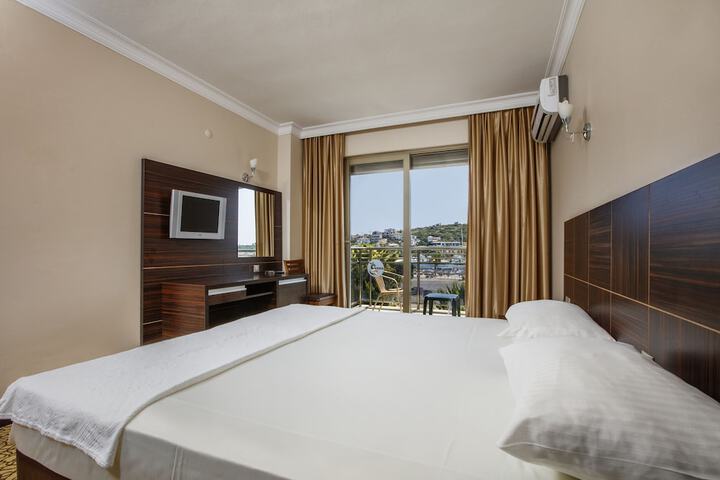 Room 4 of 24