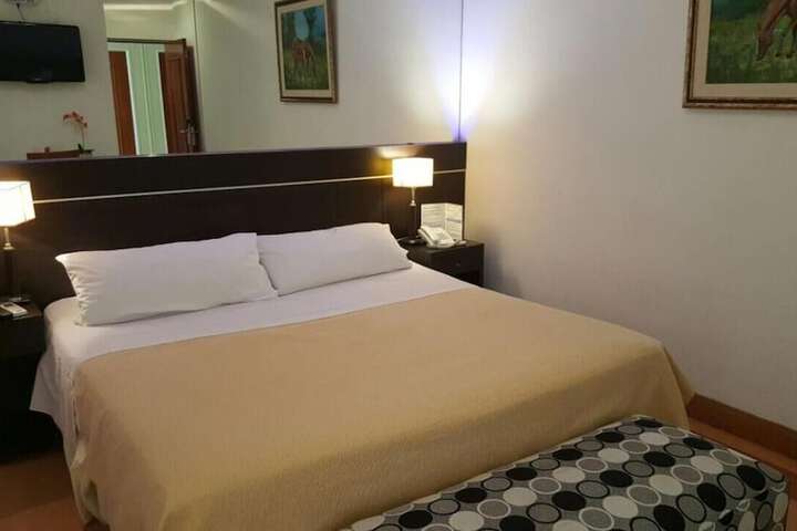 Room 15 of 40