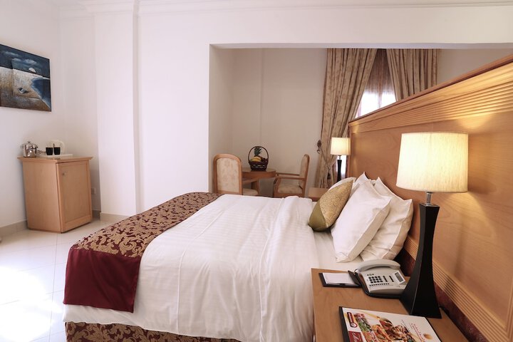 Room 17 of 38