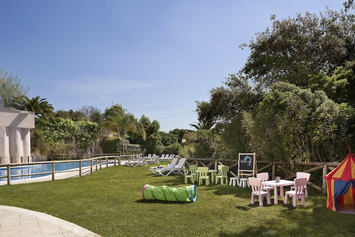Children's play area - outdoor