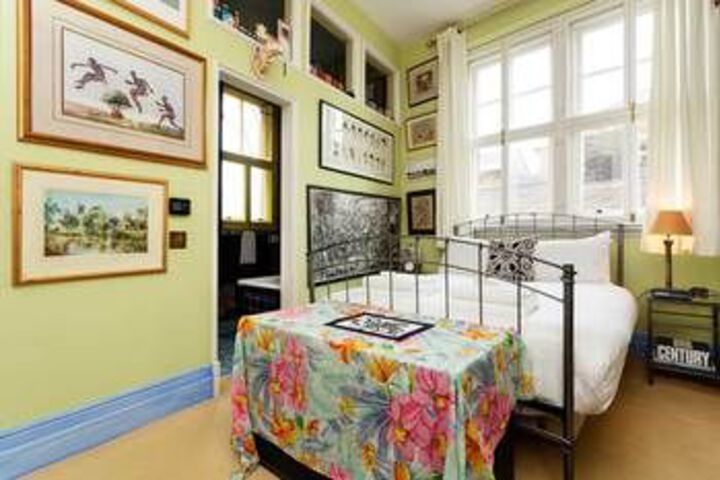 Room 7 of 19