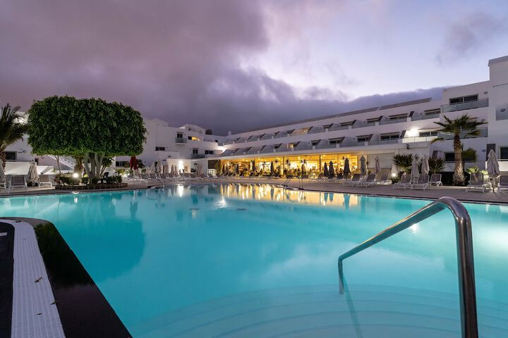 Hotel Pool