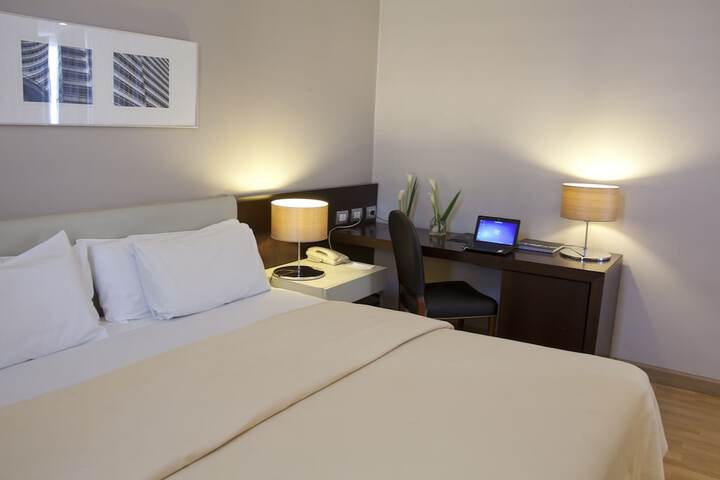 Room 6 of 25