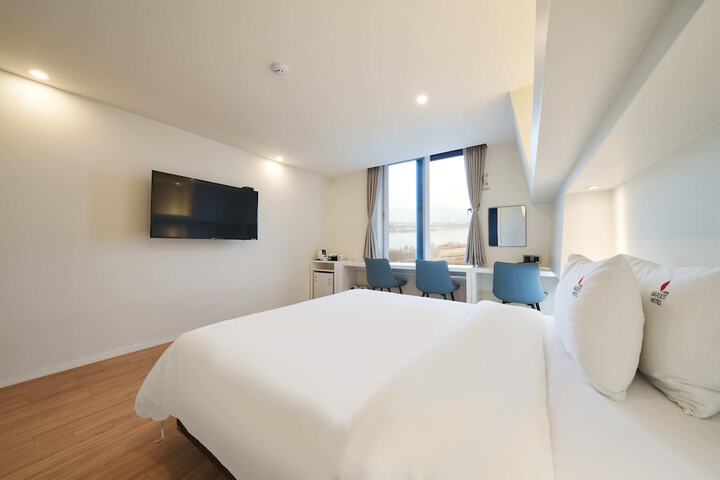 Room 21 of 87