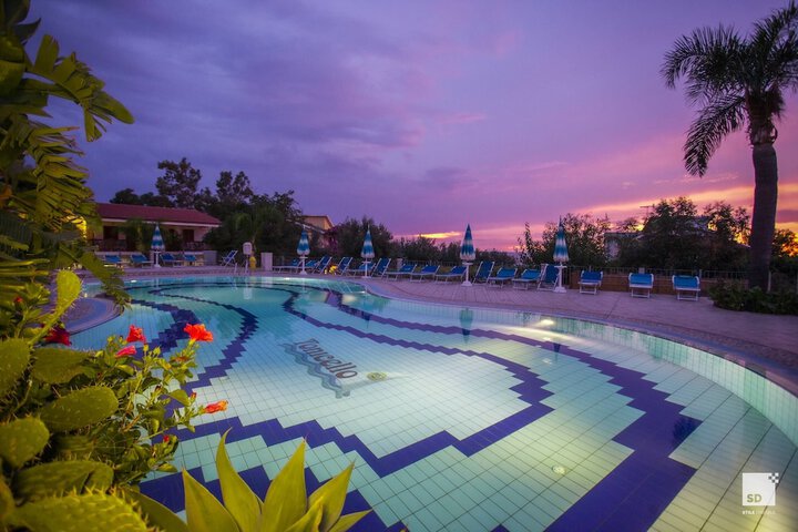 Pool 60 of 119