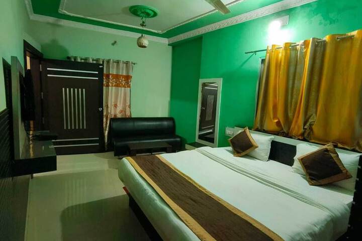 Room 12 of 20