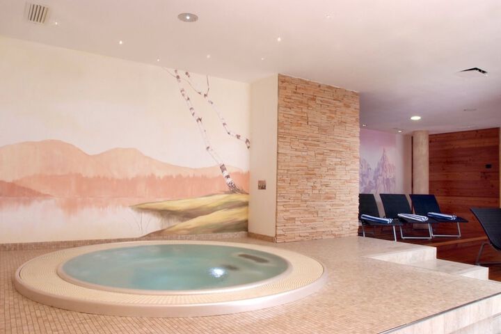 Pools & Facilities