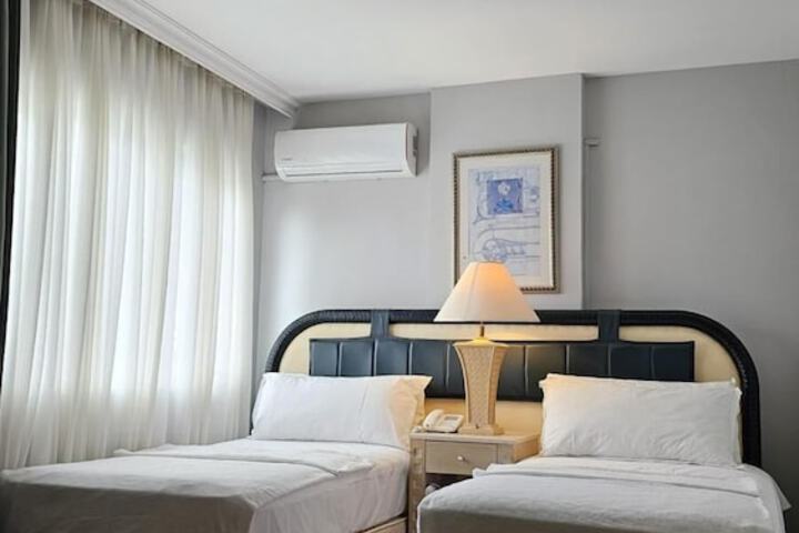 Room 12 of 116