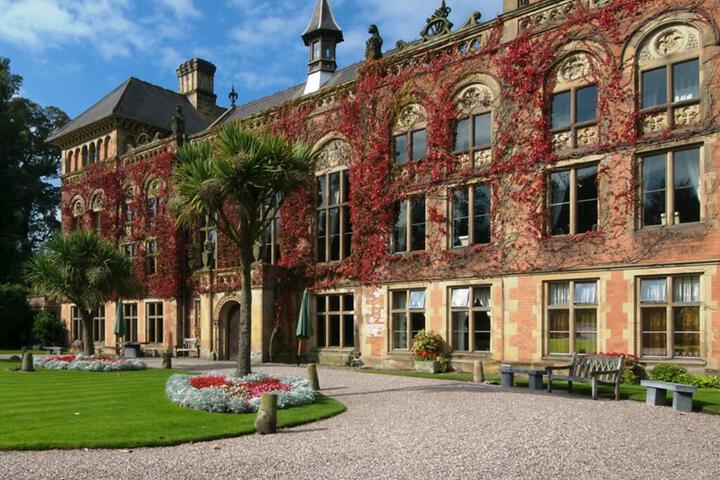 SOUGHTON HALL COUNTRY HOUSE HOTEL