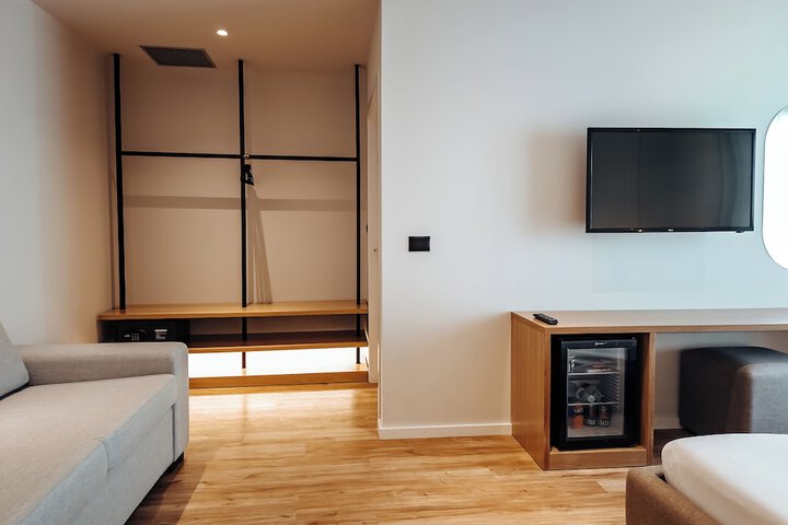Room 15 of 126