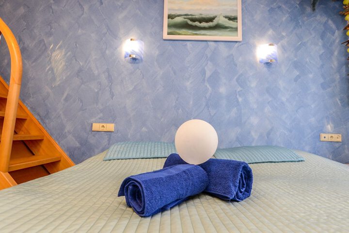 Room 5 of 97