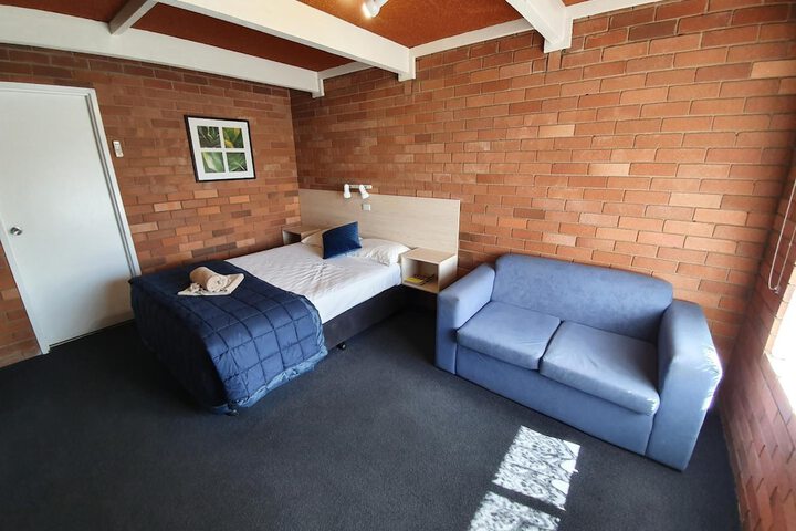 Room 4 of 43