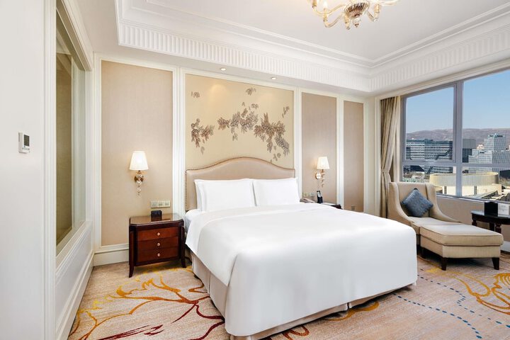 Room 14 of 74