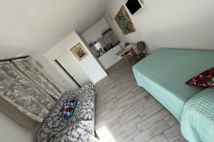 Room 12 of 46