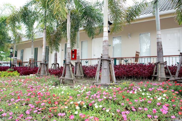 Hotel Exterior 86 of 111
