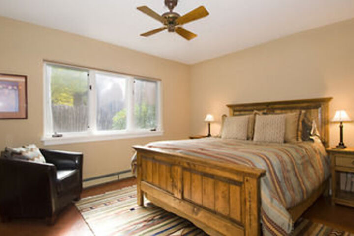 Room 6 of 11