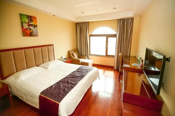 Room 4 of 11