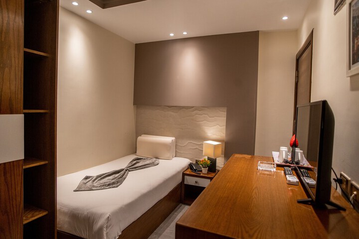 Room 42 of 87