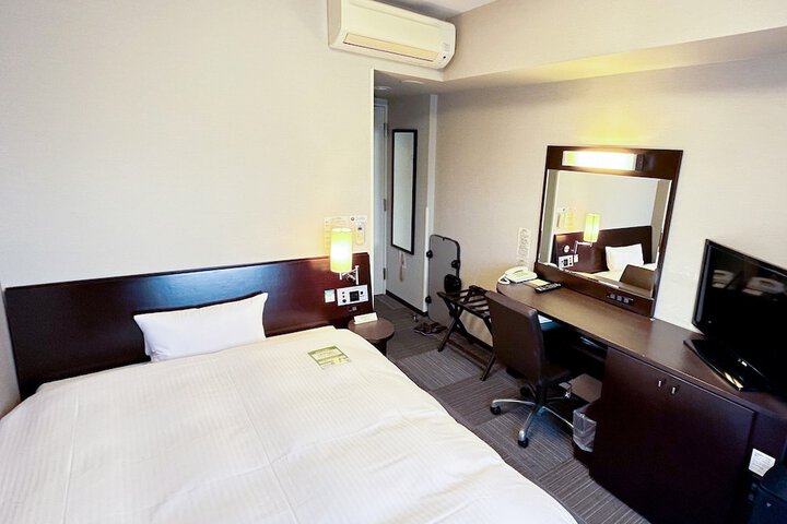 Room 4 of 27