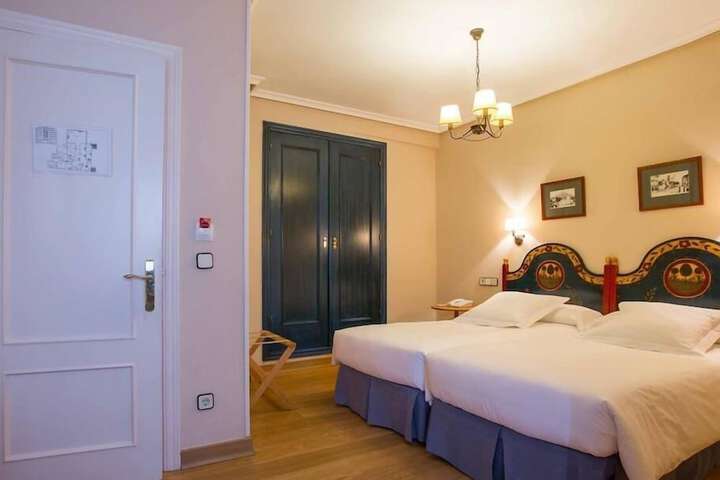 Room 15 of 37