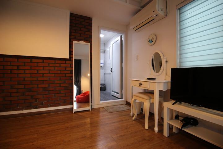 Room 28 of 86