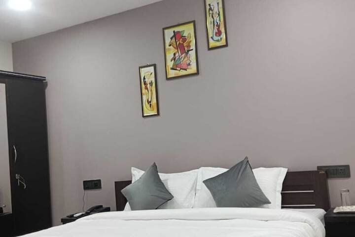 Room 6 of 18