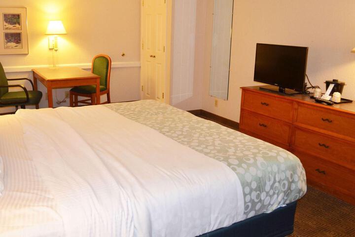 1 King Bed (1 of 9)