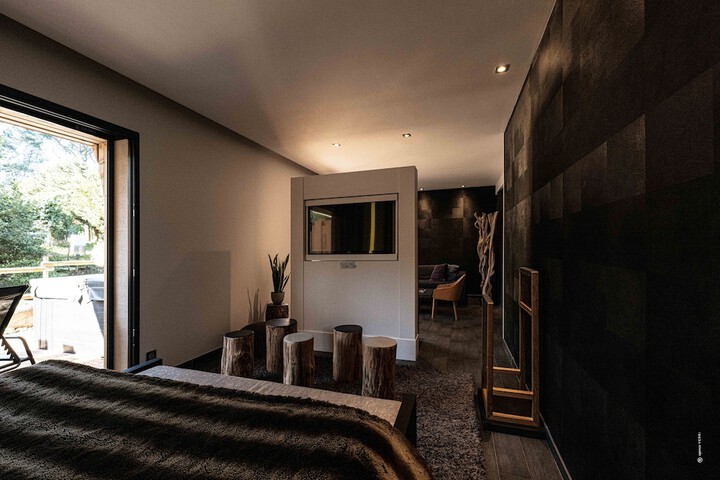 Room 12 of 37