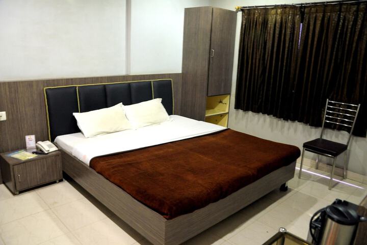 Room 5 of 7