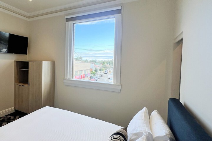 Room 5 of 25