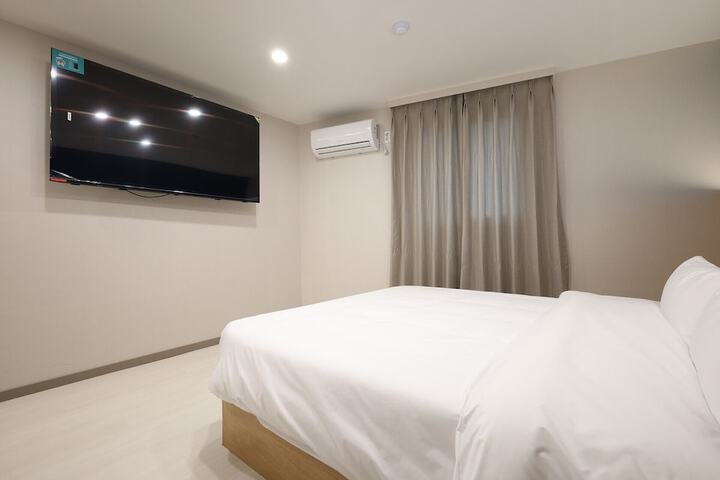 Room 7 of 62