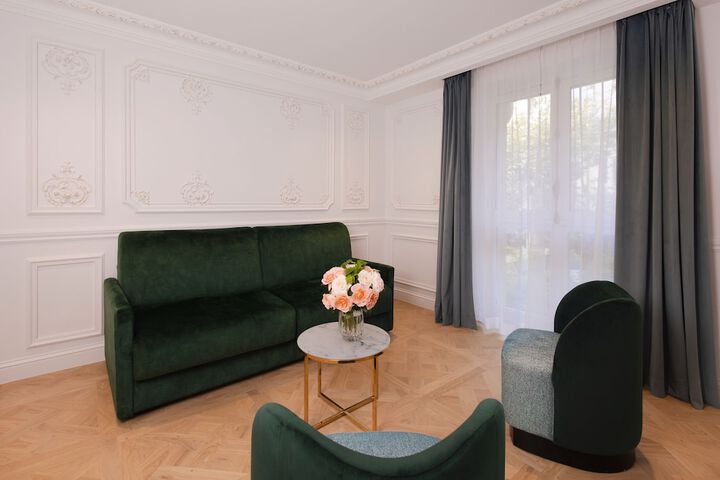 Room 21 of 32