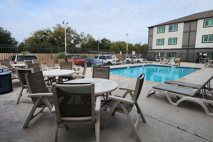 Pool 26 of 32
