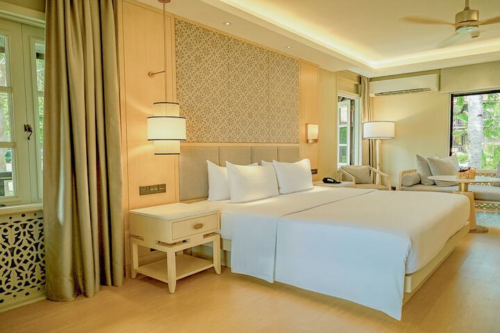 Room 18 of 102