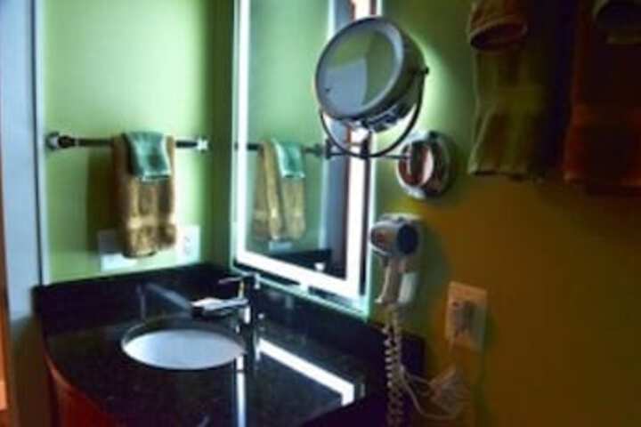 Room 151 of 285